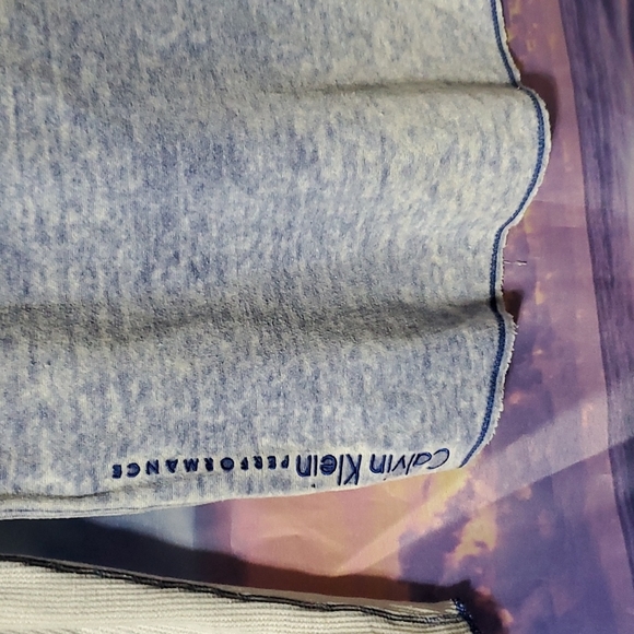 CALVIN Klein performance long sleeves Tshirt size M - Picture 3 of 4